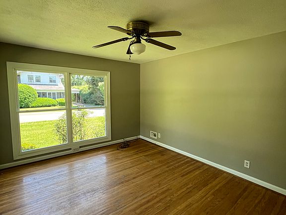 4th image of 3715 Essex Rd