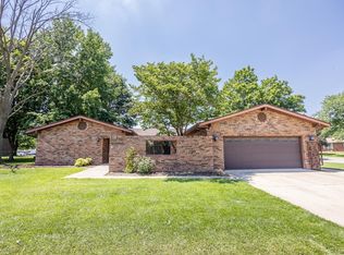 105 Parkview Dr, Trenton, IL