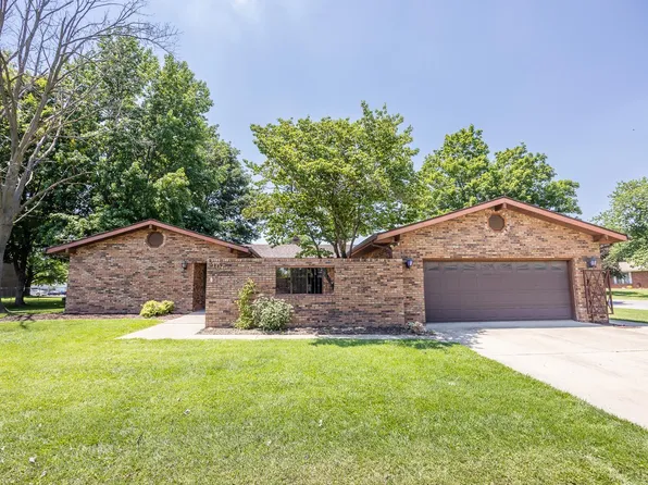 105 Parkview Dr, Trenton, IL 62293