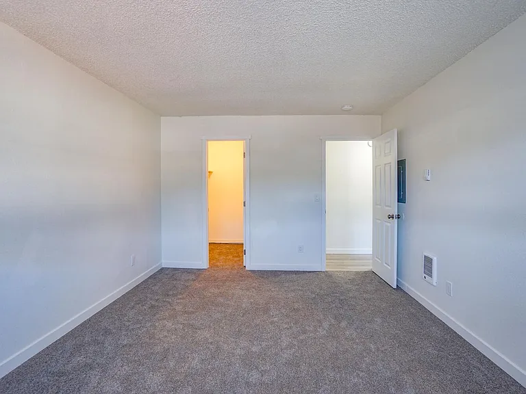 704 N Broadway St — Photo 25