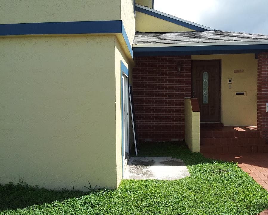 2nd image of 919 NW 106th Ln