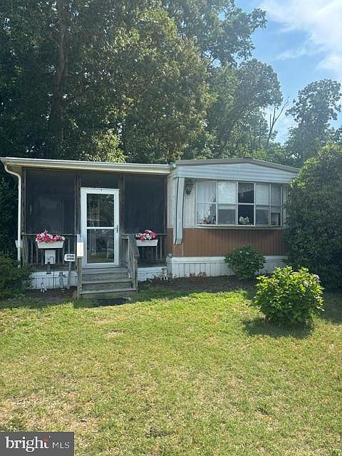 1st image of 34083 Clematis St