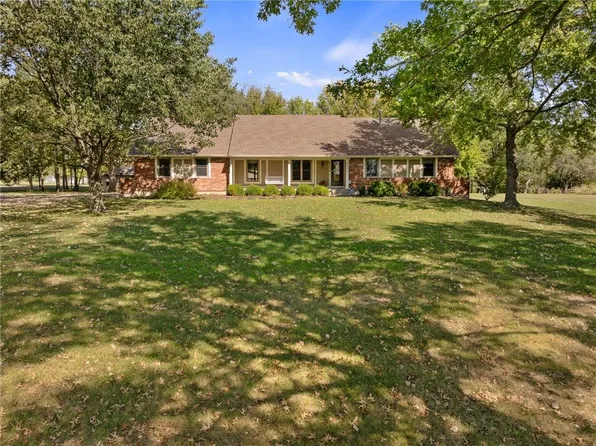 5204 E 202nd St, Belton, MO 64012