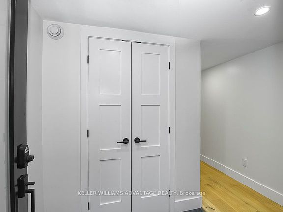 5th image of 325 Perth Ave