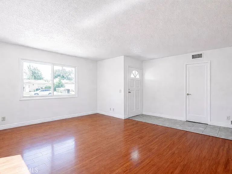 24033 Welby Way — Photo 12