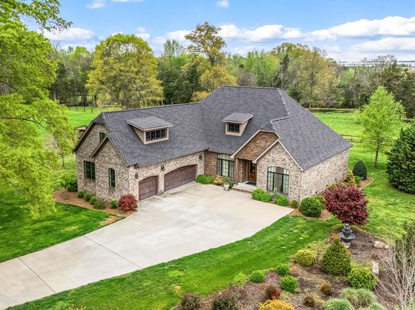 1001 Williams St, Decherd, TN 37324