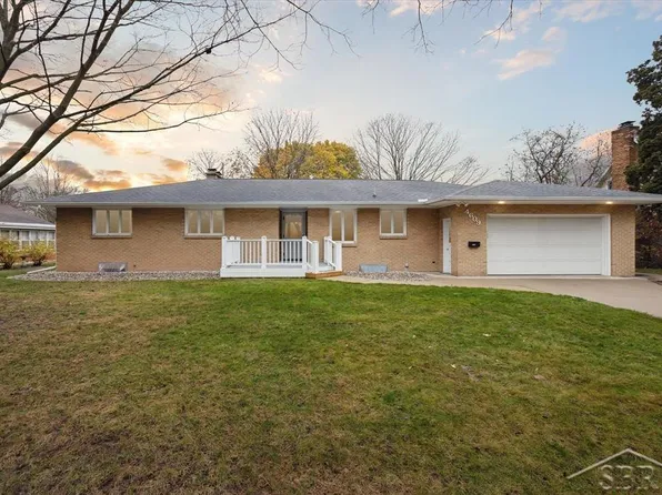 4609 Chatham Ct, Midland, MI 48642