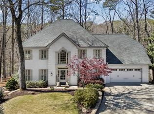 3373 Lake Crest Ln NE, Roswell, GA 30075