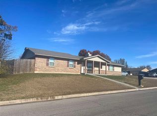 4902 SE Dover Dr, Lawton, OK 73501