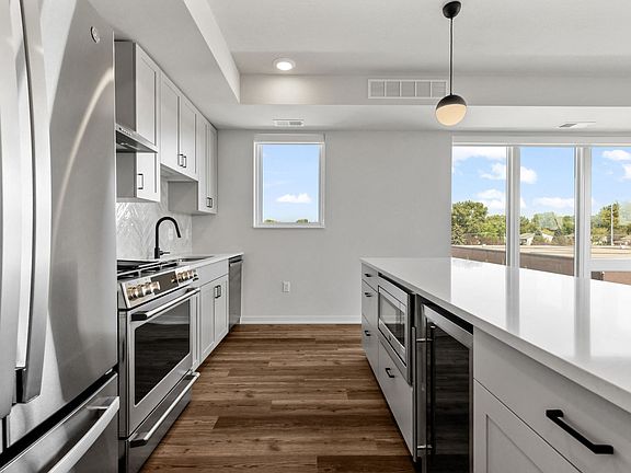 4th image of 4066 Lexington Ave N #452