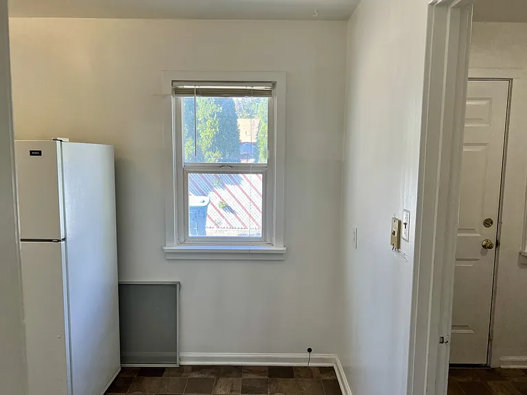 140 1/2 W Court St — Photo 19