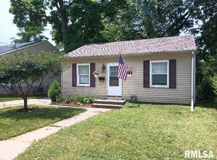 1306 Glencoe Ln, Bettendorf, IA