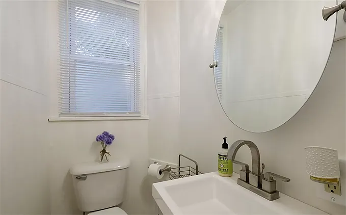 504 N Walnut St — Photo 9