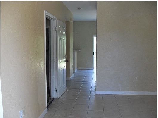 4th image of 4109 NE 24th Ct