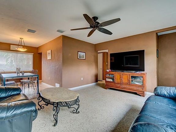 5th image of 1461 Robinson Dr N