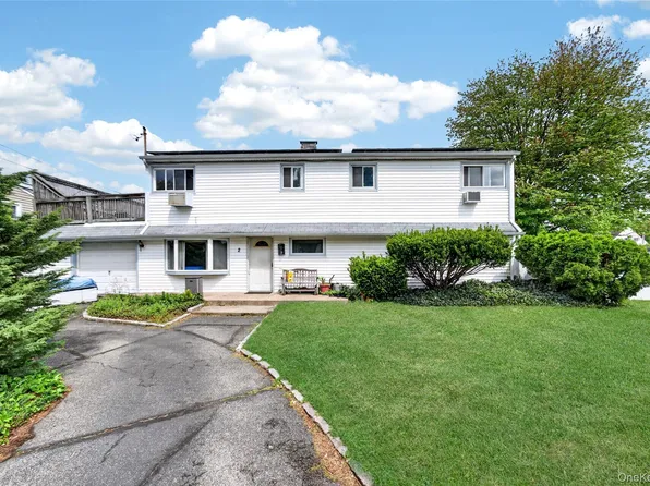 2 Dawn Lane, Hicksville, NY 11801
