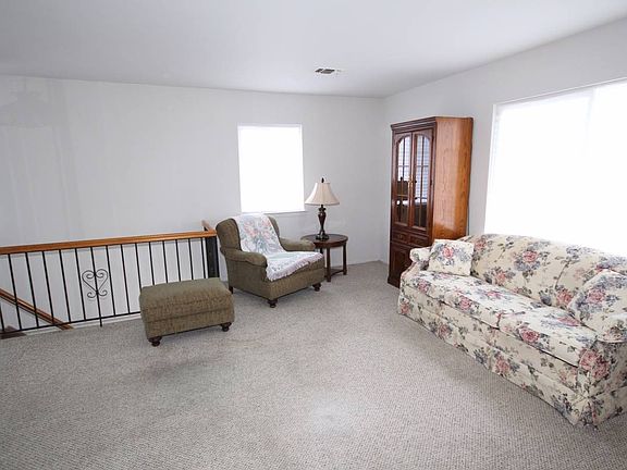 3rd image of 639 Correll Ave
