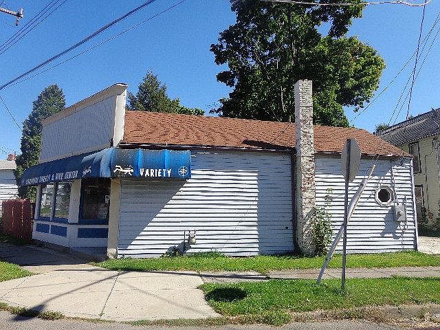 2nd image of 403 Broadway St