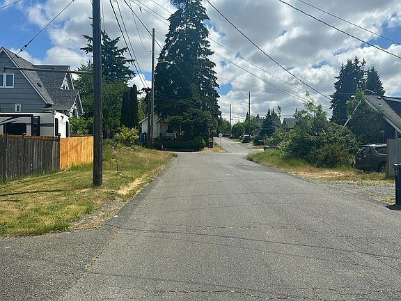 4th image of 863 S 86th St