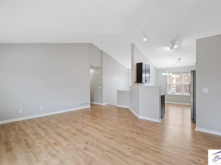1410 N 208th St — Photo 3