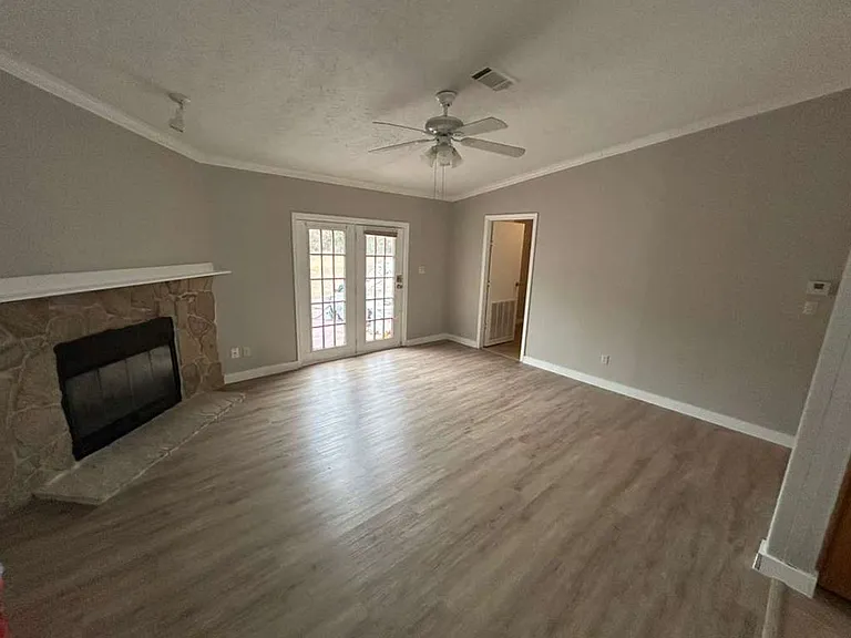 2595 Bryant St — Photo 6
