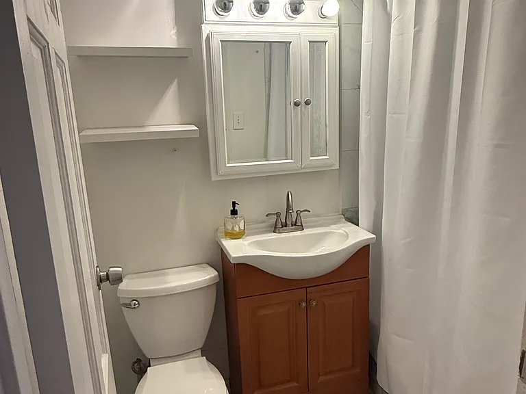 1704 N Sedgwick St #1 — Photo 1