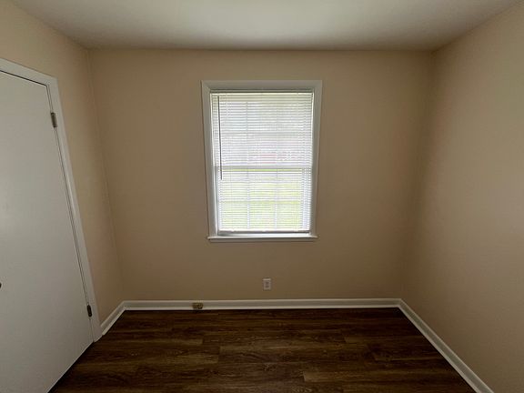 2nd image of 2031 Sherrill Blvd