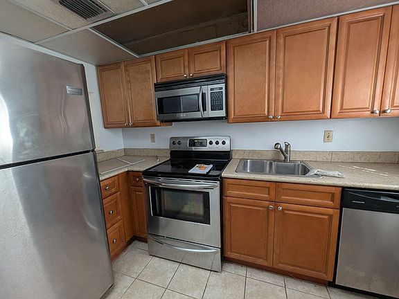 3rd image of 613 SW 75th St APT 101