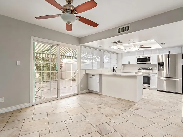 5885 E Thomas Rd — Photo 6