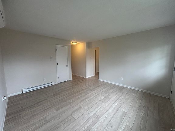 4th image of 4502 Winter St