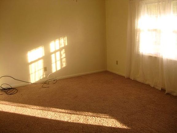 203 PECAN COURT 002