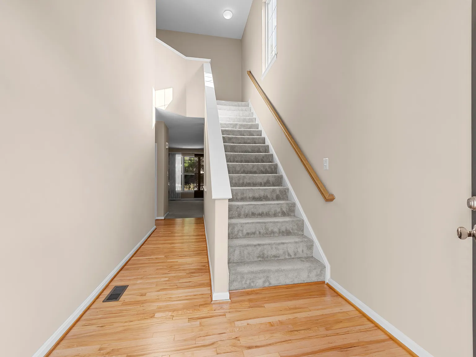 4 bed, 3.5 bath, 2390 sqft, $3,850 — Photo 2