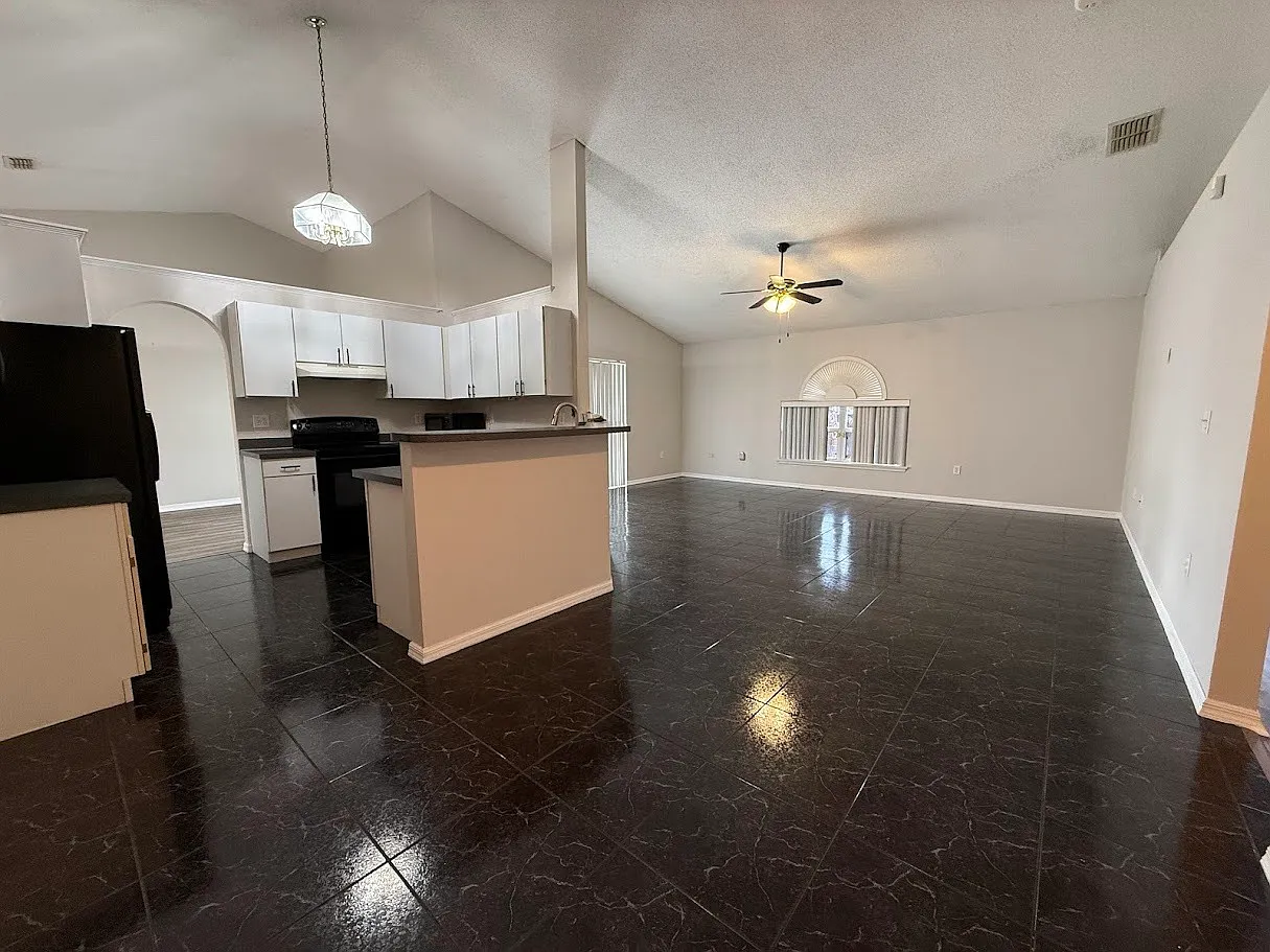 1772 SW Bonanza Street - 1 — Photo 3
