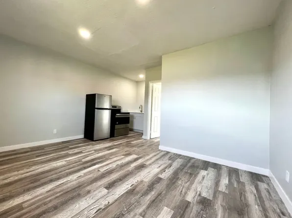 806 NW 7th Ter, Hallandale, FL 33009