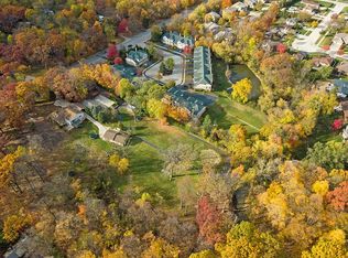 737 S Roselle Rd, Roselle, IL 60172