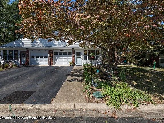 3rd image of 76B Belhaven Ct