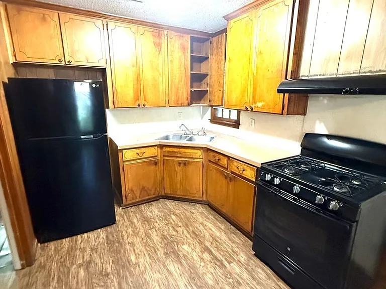 1716 Midway St — Photo 6