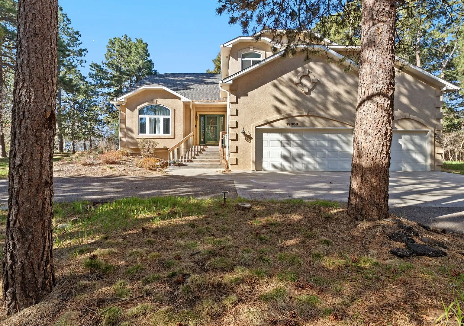 Warm & Spacious Woodmoor Home in a Fantastic Location! — Photo 1