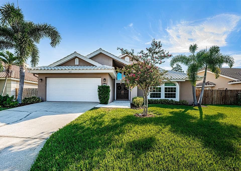 1st image of 825 LIVE OAK TERRACE NE