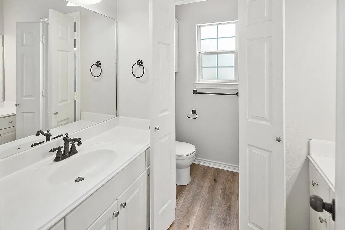 4 bed, 2.0 bath, $3,300 — Photo 3