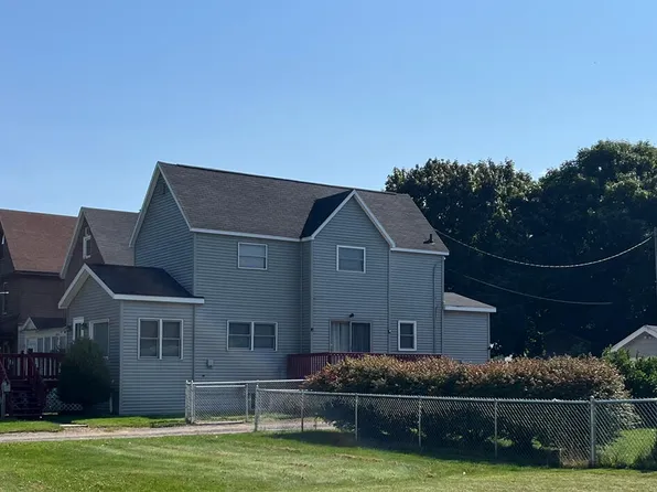 726 Maple St, Sault Sainte Marie, MI 49783