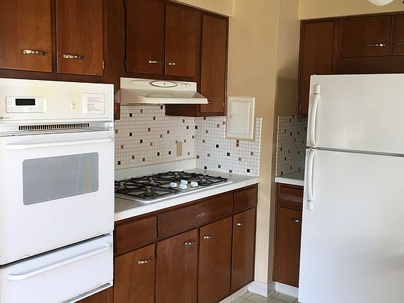 5th image of 7906 Theota Ave
