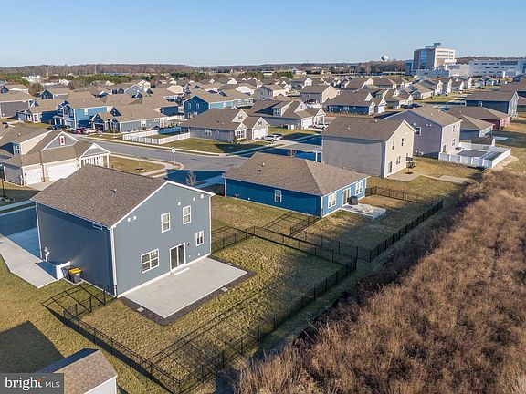 4th image of 20586 Smithfield Cir