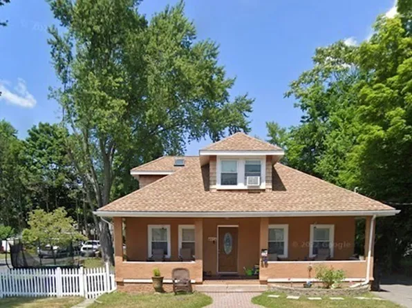 75 Winthrop St, Framingham, MA 01702