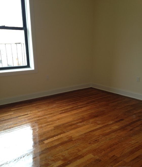 2nd image of 605 E 16th St