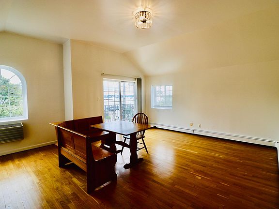 2nd image of 2901 Schurz Ave APT 3