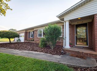 1031 Randolph Cir SE, Lenoir, NC 28645