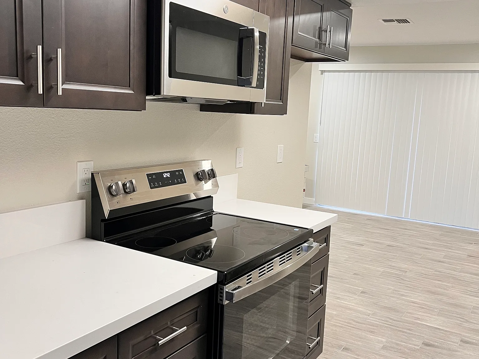 2 bed, 1000 sqft, $1,995 — Photo 3
