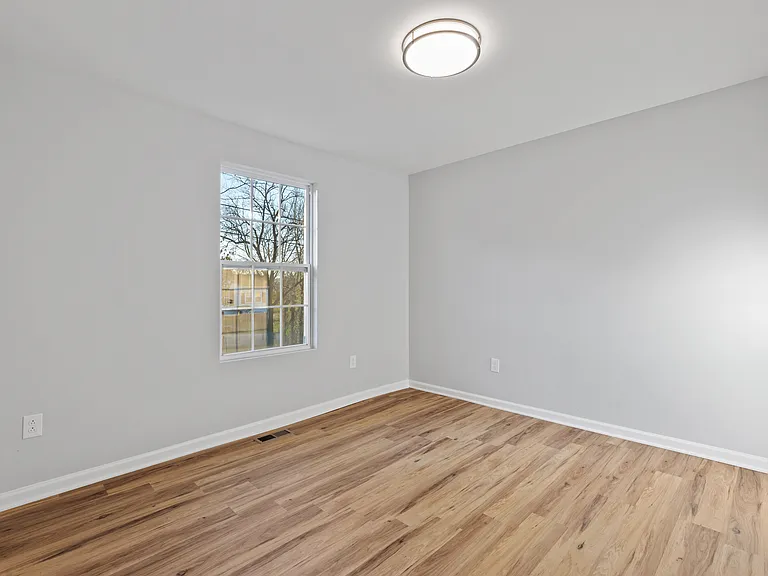 2127 Garfield Ave — Photo 10