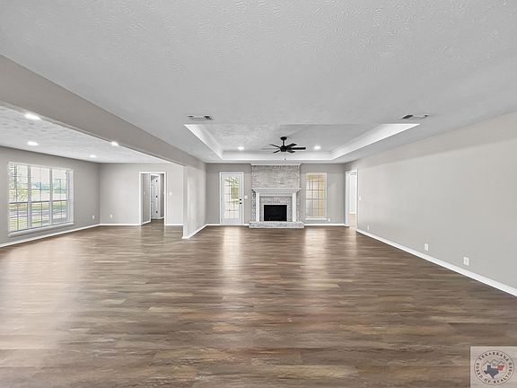 3rd image of 2310 Woodway Dr